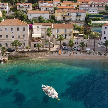 Three-bedroom In * Vela Luka